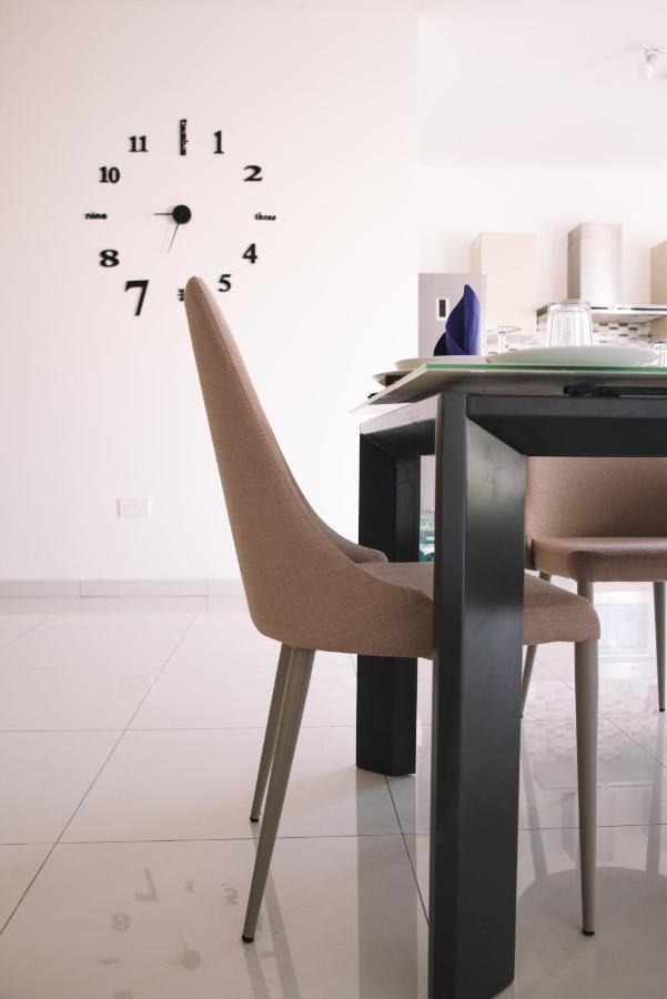 Modern 3 Bedroom With Ac Apartment Zabbar Luaran gambar
