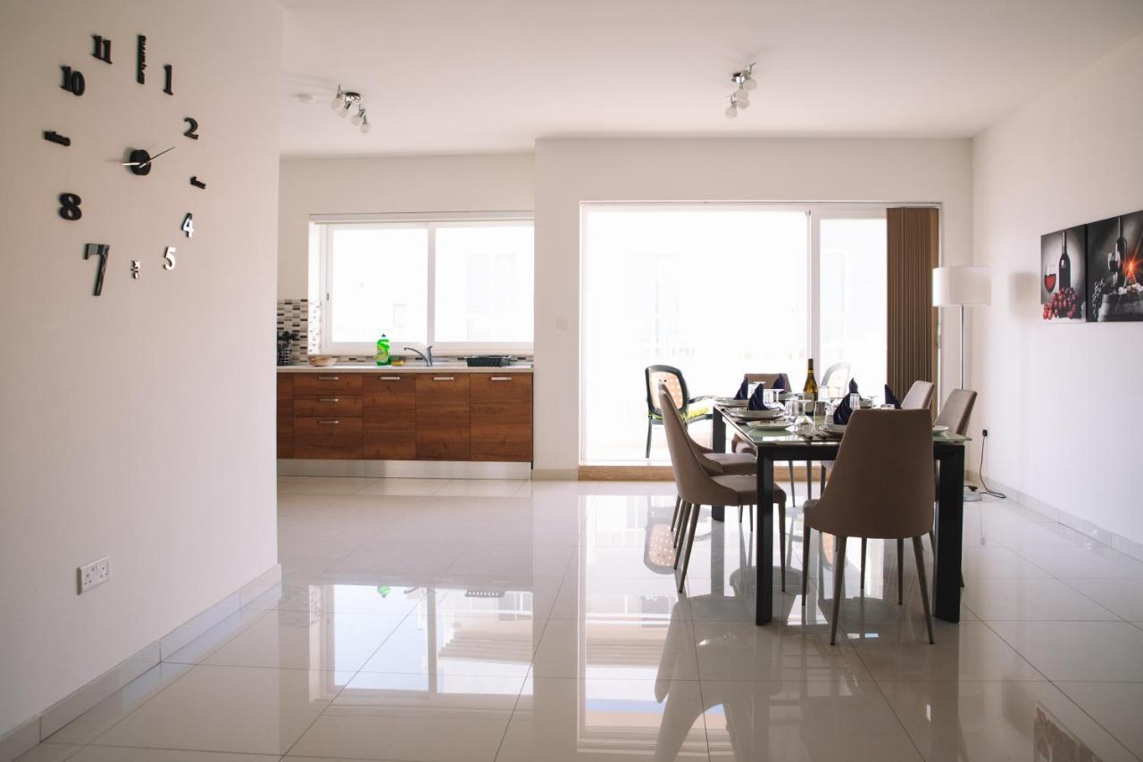 Modern 3 Bedroom With Ac Apartment Zabbar Luaran gambar