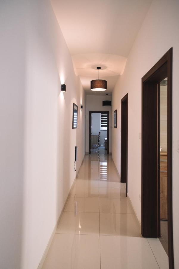 Modern 3 Bedroom With Ac Apartment Zabbar Luaran gambar